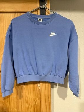 Girls NIKE sweatshirt.